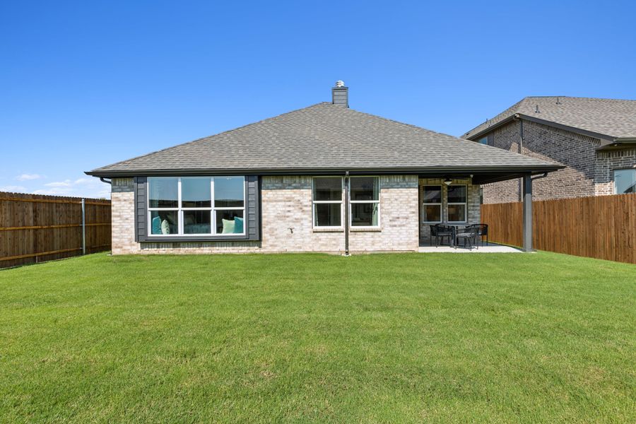 Exterior details of a home in Summer Crest, Fort Worth (Image 18).