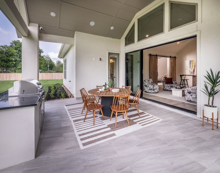 Exterior details of a home in Bluff Hollow, Plano (Image 6).