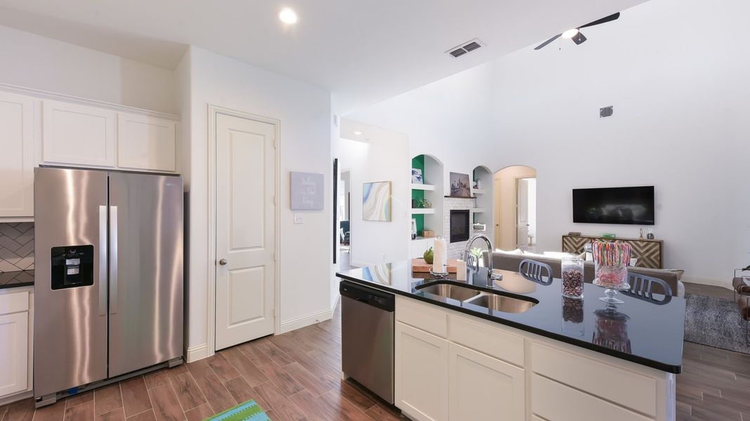 Image 9 of the Capella Park community in Dallas, TX.