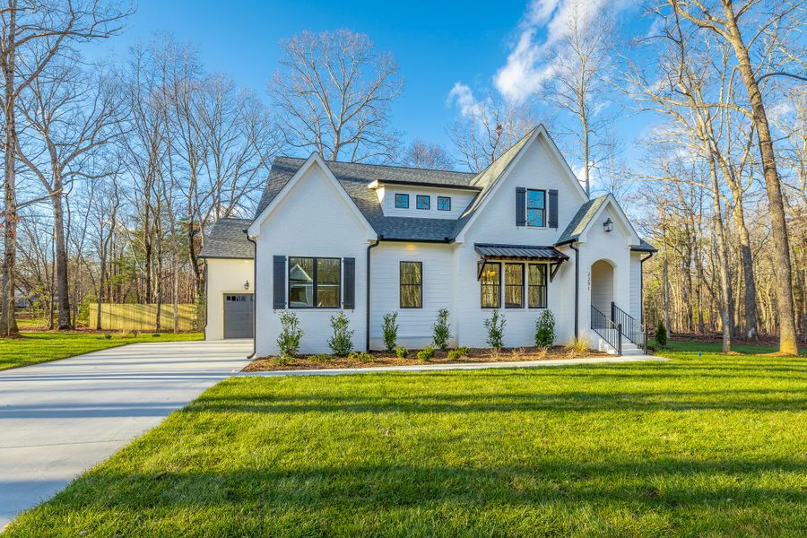 Front exterior of a home in the Hidden River community, located in Signal Mountain, TN (Image 3).
