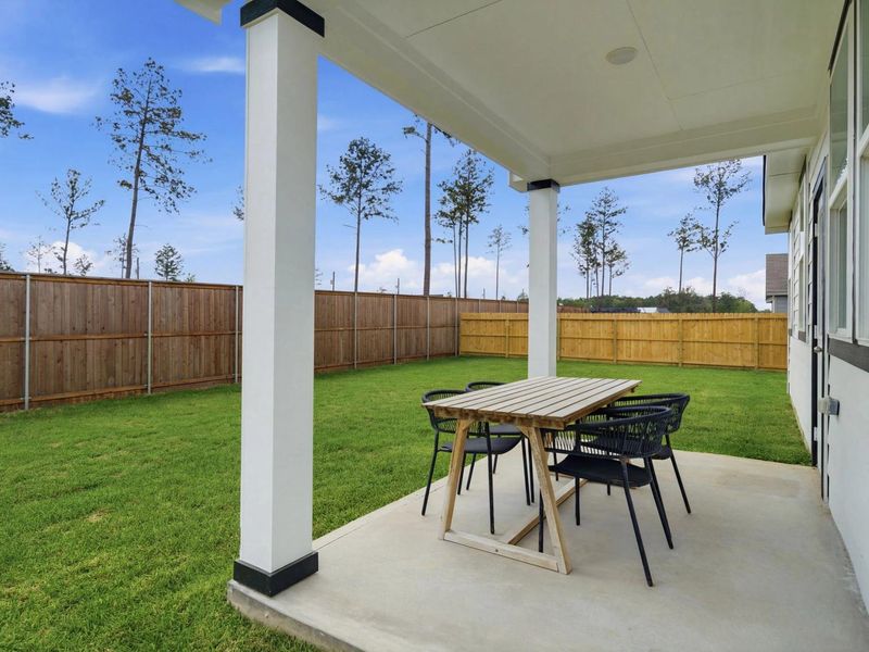 Exterior details of a home in Spring Branch Crossing, Conroe (Image 3).