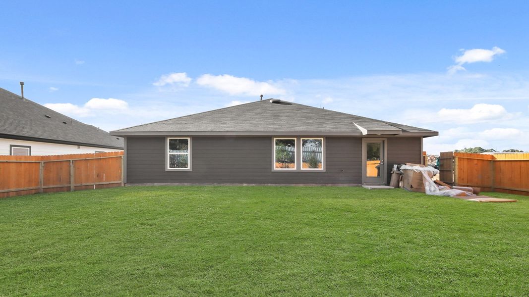 Exterior details of a home in Lexington Heights, Willis (Image 5).