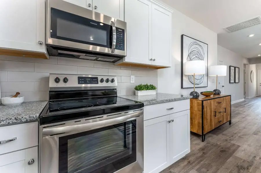 The Reynolds Kitchen and Dining Area | Pineworth Landing | Macon, GA