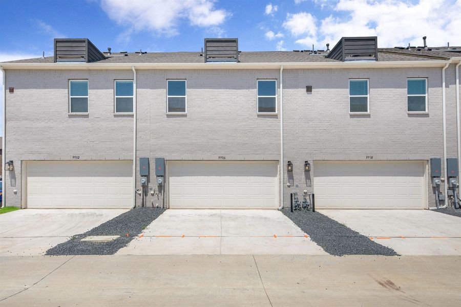 Image 64 of the Legends Crossing - Bungalows community in Irving, TX.