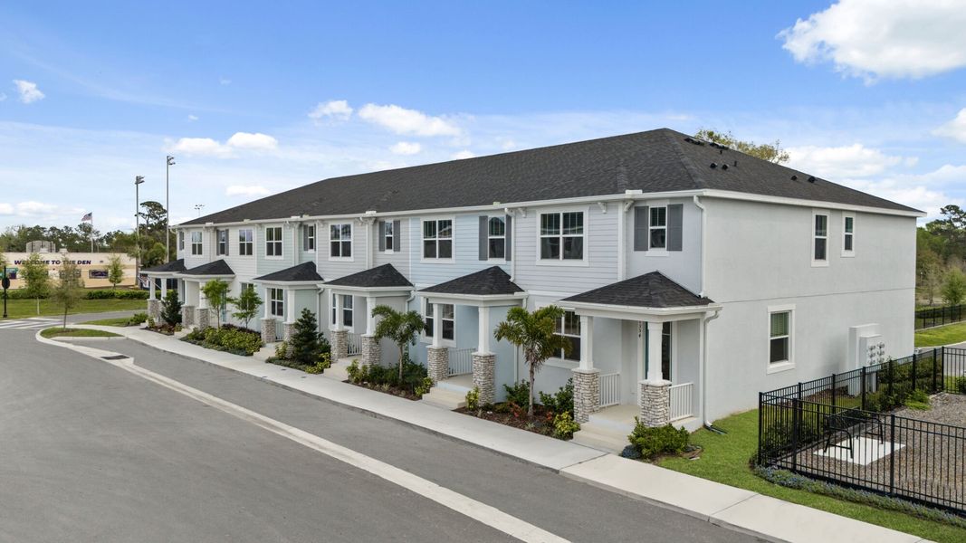 Front exterior of a home in the Hickory Grove community, located in Winter Springs, FL (Image 22).