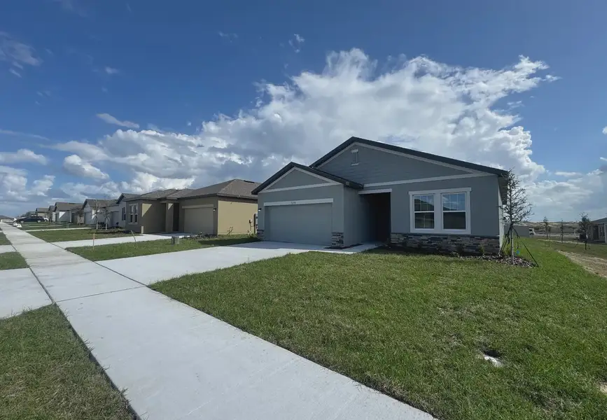 Front exterior of a home in the Scenic Terrace community, located in Lake Hamilton, FL (Image 3).