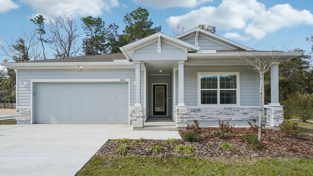 Front exterior of a home in the Oakwood Estates community, located in Green Cove Springs, FL (Image 4).