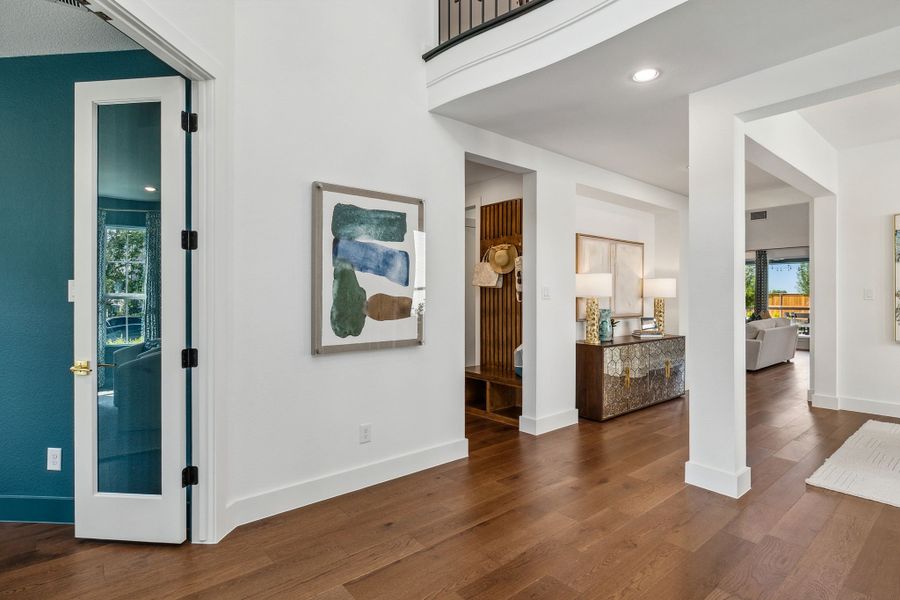 American Legend Homes' 60' model in Ten Mile Creek - Entry American Legend Homes' 60' model in Ten Mile Creek - Entry