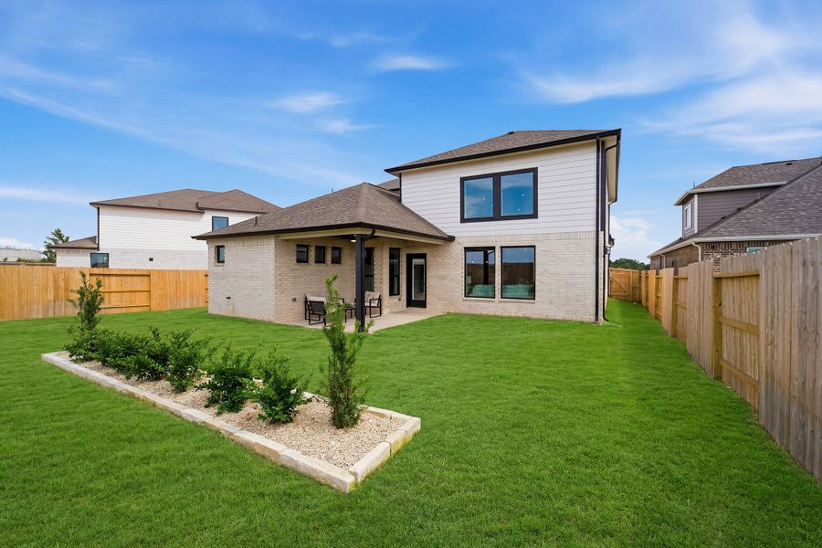 Exterior details of a home in Grand Magnolia, Waller (Image 4).