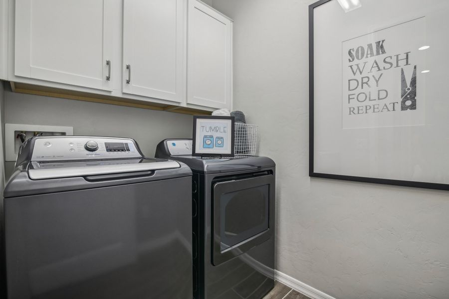 Furnished interior in a model home at Entrada La Coraza in Sahuarita (Image 24).