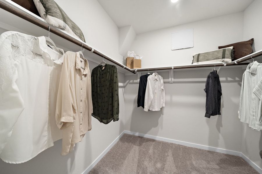 19-web-or-mls-maple heights model 1-70 primary closet