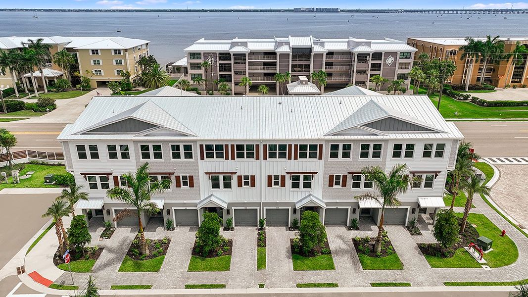 Condo located in Seahaven, Punta Gorda, highlighting architectural design (Image 3).