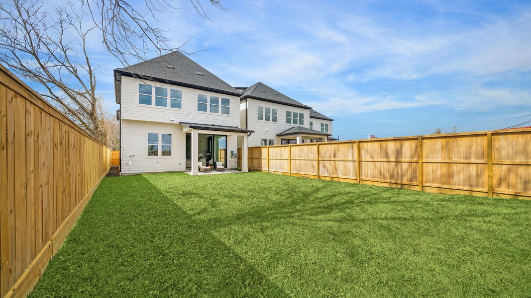 Exterior details of a home in Monarch Oaks, Houston (Image 3).