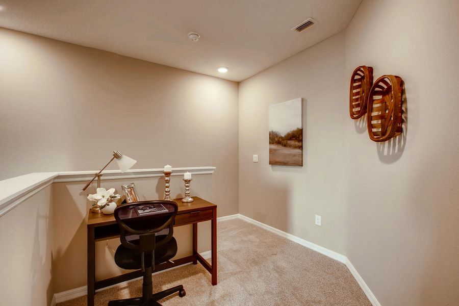 Image 11 of the Oak Pointe Townhomes community in Apopka, FL.