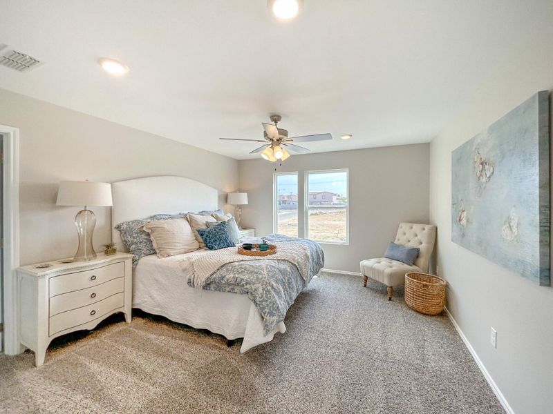 Furnished interior in a model home at Cuatro Vientos Sur in Laredo (Image 17).