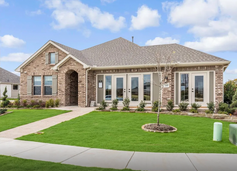 Front exterior of a home in the Willow Springs 80's community, located in Fort Worth, TX (Image 13).