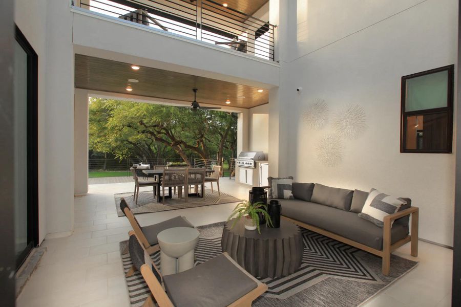 The Lynmar II Courtyard