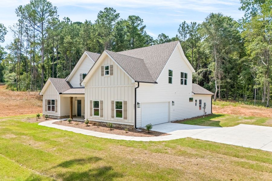Front exterior of a home in the Hammett Woods community, located in Hogansville, GA (Image 8). Front exterior of a home in the Hammett Woods community, located in Hogansville, GA (Image 8).
