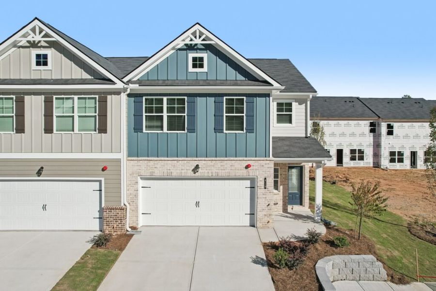 Front exterior of a home in the Chastain Heights community, located in Woodstock, GA (Image 18).