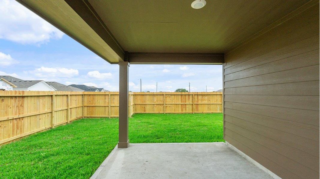 Exterior details of a home in Empire Estates, Corpus Christi (Image 4).