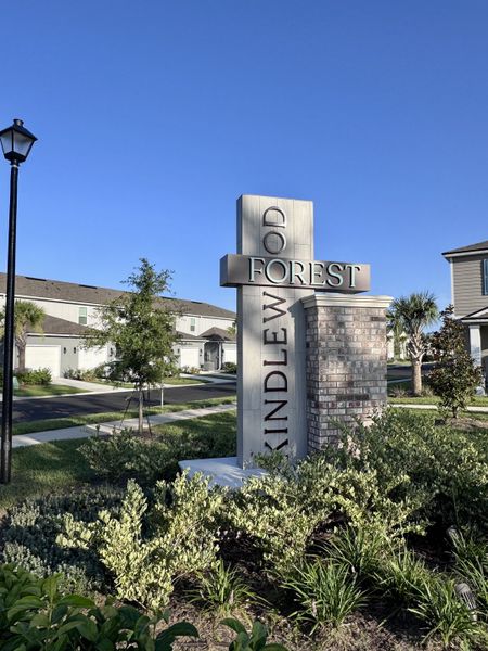 A welcoming entrance in Kindlewood Forest by D.R. Horton, showcasing lush landscaping in Middleburg, FL. A welcoming entrance in Kindlewood Forest by D.R. Horton, showcasing lush landscaping in Middleburg, FL.