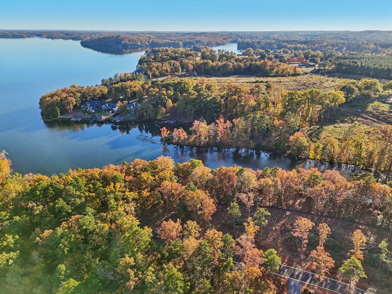 Natural surroundings and green spaces near Edgewater on Lake Tillery Waterfront in Norwood, NC (Image 22).