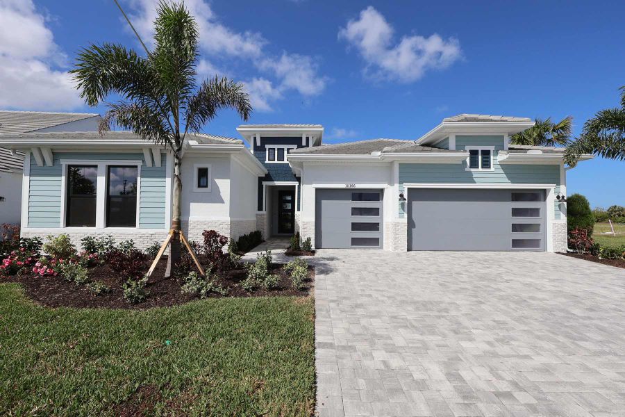Front exterior of a home in the Palmera Wellen Park – Executive Series community, located in Venice, FL (Image 5).