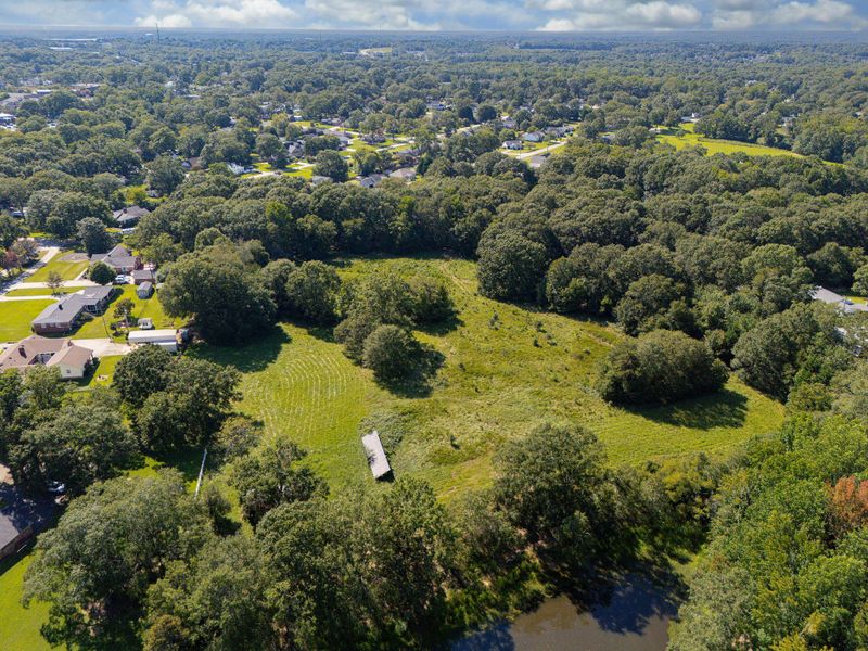 Natural surroundings and green spaces near Fountain Grove in Fountain Inn, SC (Image 24).