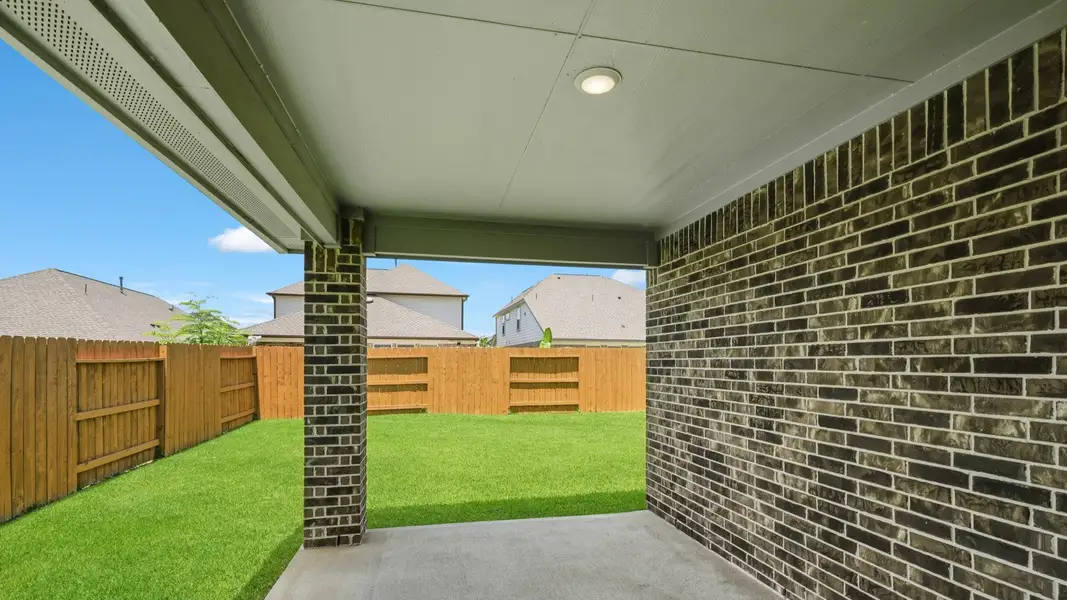 Exterior details of a home in Sunterra, Katy (Image 7).