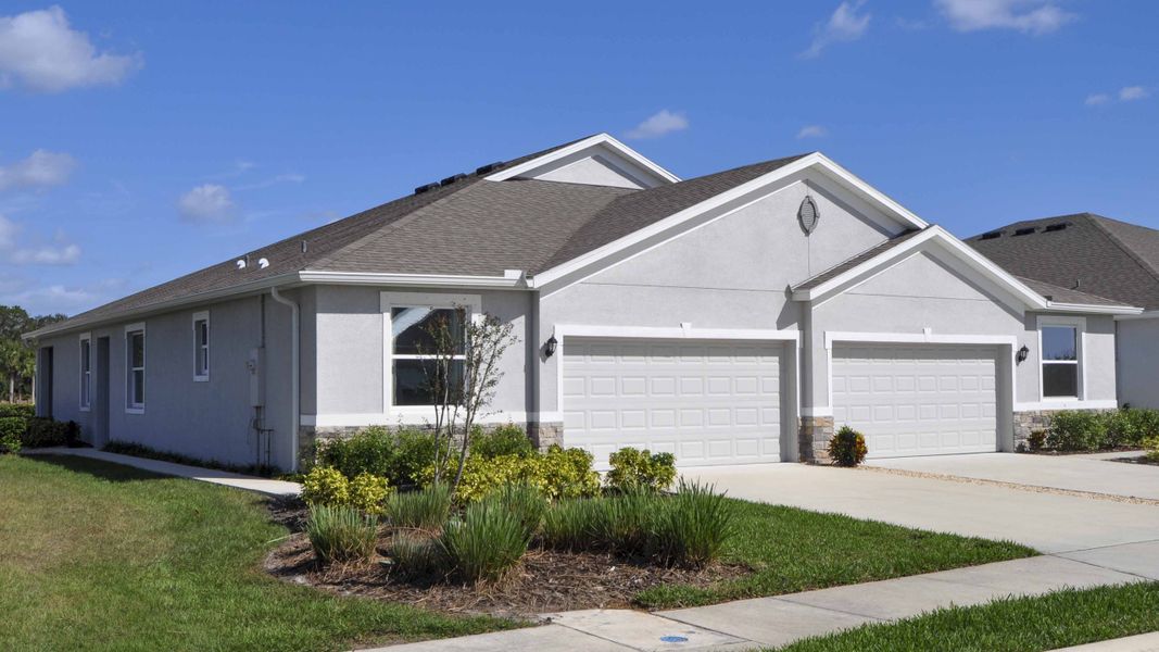Front exterior of a home in the Coddington community, located in Bradenton, FL (Image 4).