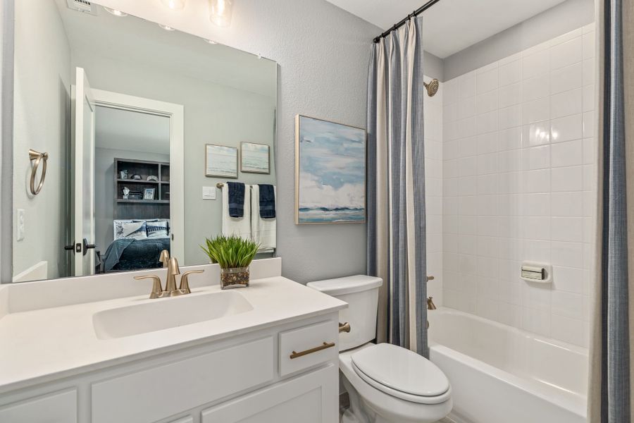 Plan 1640 Secondary Bathroom - Mosaic 60s Model - Photo by American Legend Homes