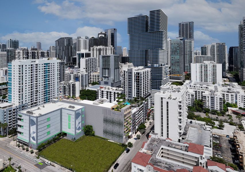 Aerial view of the Milux Place community in Miami, FL, showing layout and nearby surroundings (Image 1).