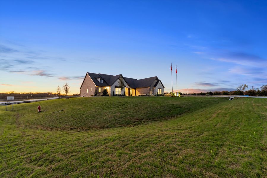 Exterior details of a home in Grayson Ridge, Van Alstyne (Image 36).