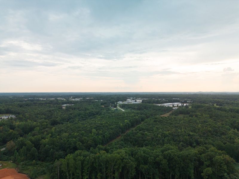 Natural surroundings and green spaces near Saluda Ridge in Piedmont, SC (Image 14).
