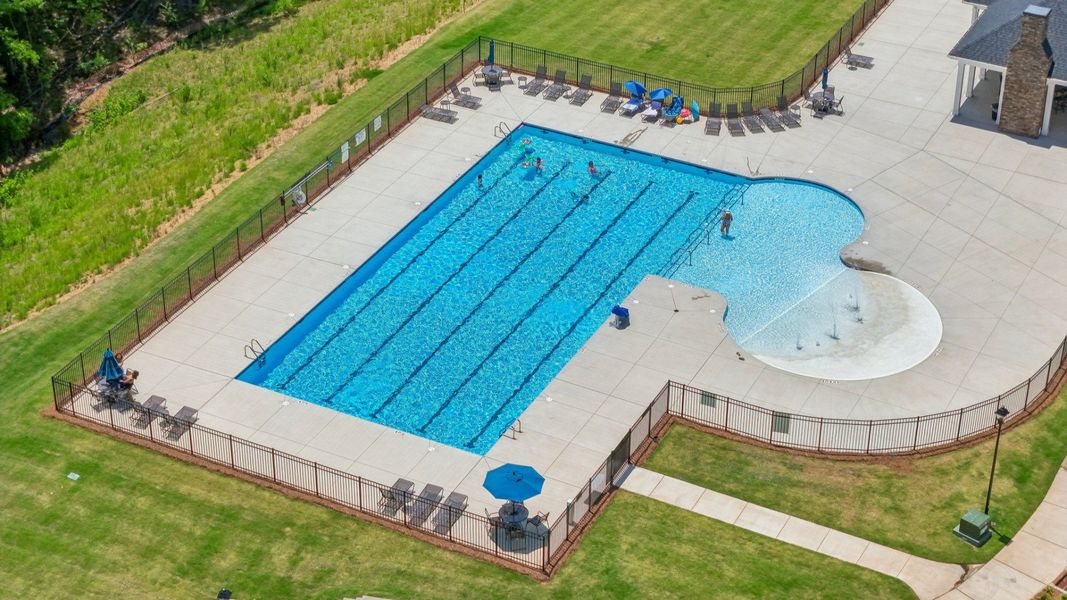 Lakeside Glen Community Amenity - Pool