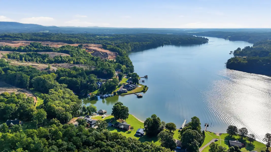 Natural surroundings and green spaces near Esplanade at Lake Hickory in Taylorsville, NC (Image 17).