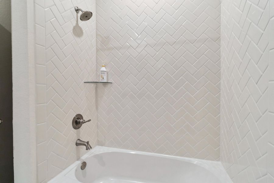 1651 Vista View - Madison - Bonita Vista Model - Secondary Bathroom 1651 Vista View - Madison - Bonita Vista Model - Secondary Bathroom