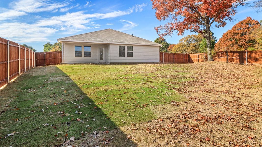Exterior details of a home in River Oaks at Sawmill, Chandler (Image 6).