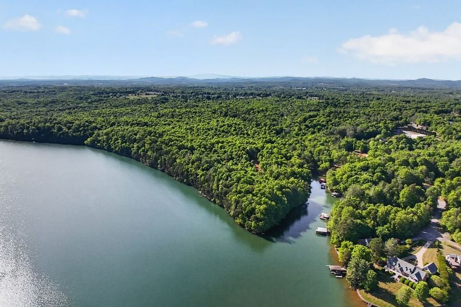 Natural surroundings and green spaces near Esplanade at Lake Hickory in Bethlehem, NC (Image 4).