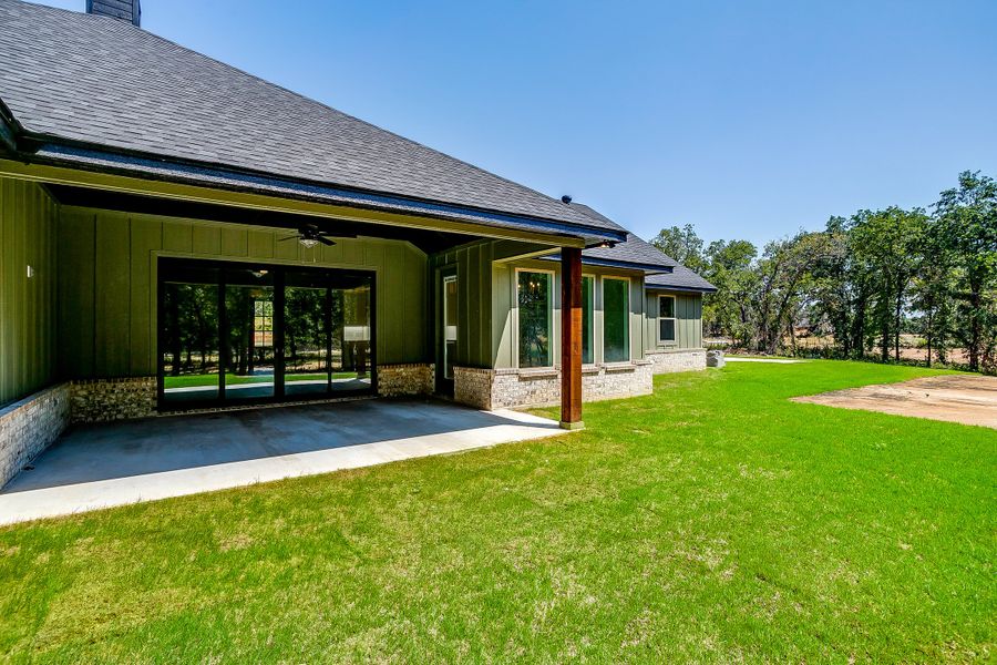 Exterior details of a home in Escondido Ranches, Weatherford (Image 2).