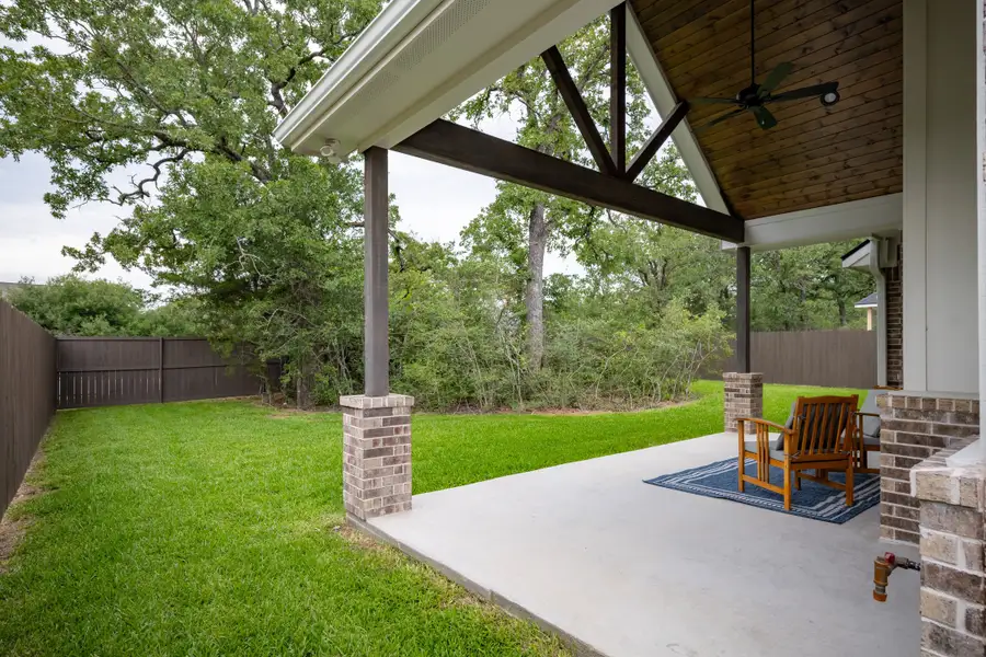 Exterior details of a home in Oakmont, Bryan (Image 4).