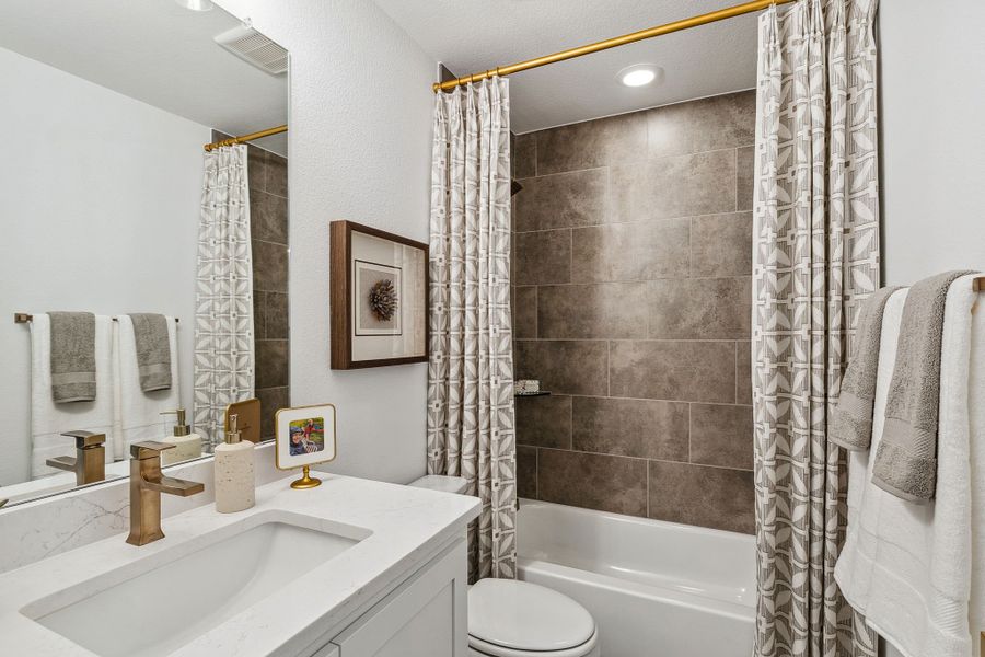American Legend Homes' 60' model in Ten Mile Creek - Secondary Bathroom American Legend Homes' 60' model in Ten Mile Creek - Secondary Bathroom
