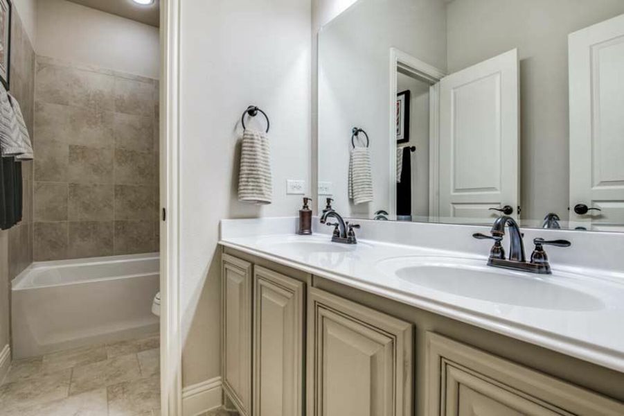 Image 6 of the Autumn Run community in Midlothian, TX.