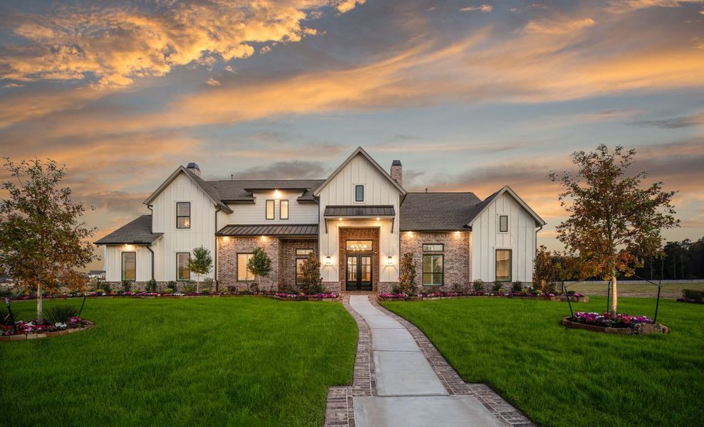 Front exterior of a home in the Chapel View community, located in Heath, TX (Image 2).