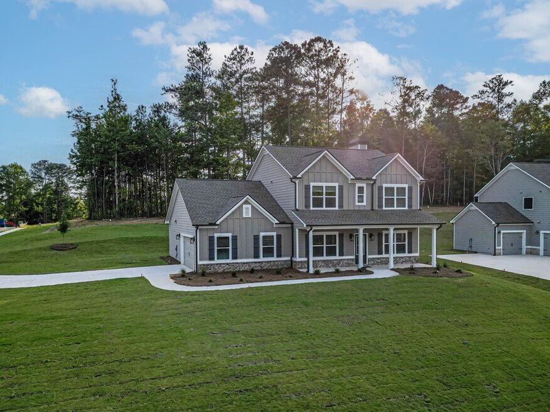 Front exterior of a home in the Woodland Hills community, located in Loganville, GA (Image 15).
