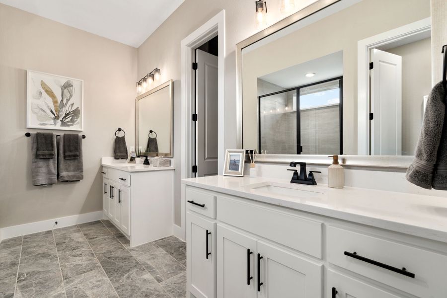 Plan 1685 Main Bathroom Representative Photo by American Legend Homes