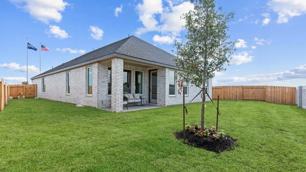 Front exterior of a home in the Alexander community, located in Pearland, TX (Image 2).