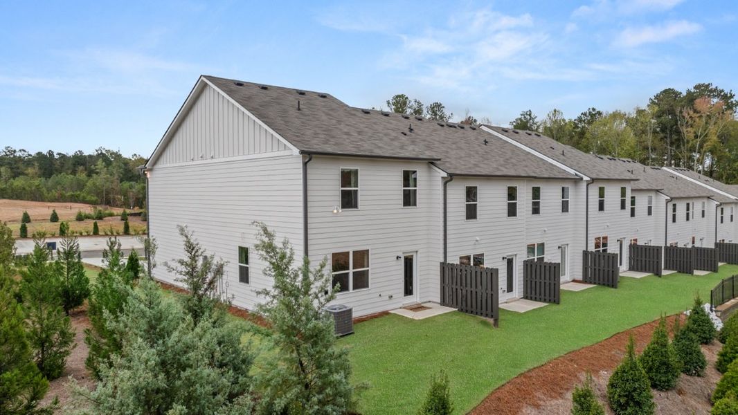 Image 59 of the Woodbury Park community in Atlanta, GA.