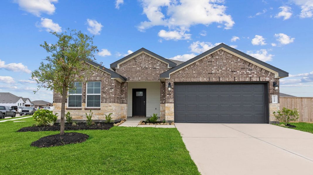 Front exterior of a home in the Canterra Creek 45' and 50' Homesites community, located in Iowa Colony, TX (Image 2).