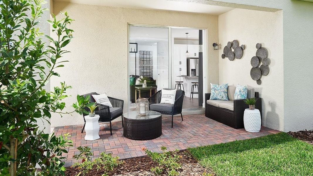 Exterior details of a home in Waterset, Apollo Beach (Image 4).